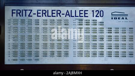 Klingelbrett, Wohnhochhaus Ideal, Fritz-Erler-Allee 120, Gropiusstadt, Neukölln, Berlin, Deutschland Stockfoto