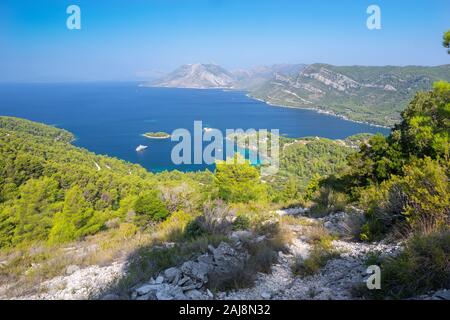 Kroatien - Die Landschaft und die Küste der Halbinsel Peliesac in der Nähe von Zuliana von Sveti Ivan Peak. Stockfoto