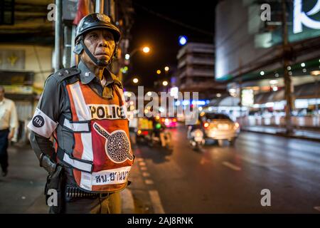 Bangkok, Thailand - 20. März 2017: Polizisten auf den Straßen von Bangkok, Thailand. Stockfoto