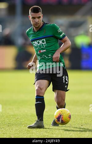 Bergamo, Italien. 22 Dezember, 2019: Berat Djimsiti von Atalanta BC in Aktion während der Serie ein Fußballspiel zwischen Atalanta BC und AC Mailand. Atalanta BC gewann 5-0 über AC Mailand. Credit: Nicolò Campo/Alamy leben Nachrichten Stockfoto