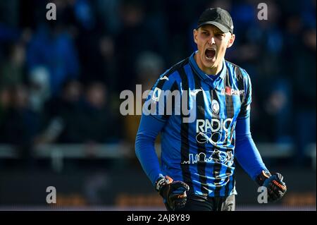 Bergamo, Italien. 22 Dezember, 2019: Pierluigi Gollini von Atalanta BC feiert während der Serie ein Fußballspiel zwischen Atalanta BC und AC Mailand. Atalanta BC gewann 5-0 über AC Mailand. Credit: Nicolò Campo/Alamy leben Nachrichten Stockfoto