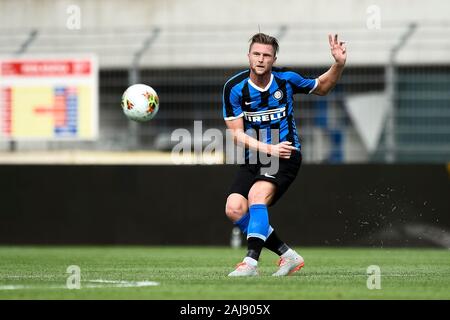 Lugano, Schweiz. 14. Juli, 2019: Mailand Skriniar des FC Internazionale in Aktion während der Saison Fußball-Match zwischen dem FC Lugano und FC Internazionale. FC Internazionale gewann 2-1 über den FC Lugano. Credit: Nicolò Campo/Alamy Live Neue Stockfoto