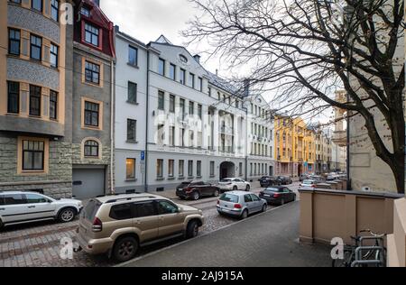 Modernes äußeres Leben Gebäude im Zentrum von Riga. Parkplatz. Art Nouveau Architektur. Stockfoto