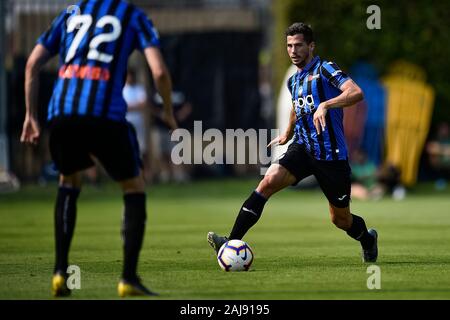 Clusone, Bergamo, Italien. 21. Juli, 2019: Remo Freuler von Atalanta BC in Aktion während der Saison Fußball-Match zwischen Atalanta BC und AC Renate. Atalanta BC gewann 6-0 über AC Renate. Credit: Nicolò Campo/Alamy Live Neue Stockfoto