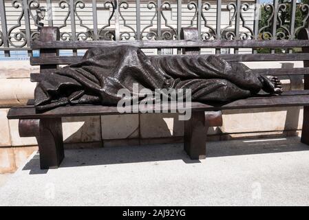 Jesus die Obdachlosen, die von der kanadischen Bildhauers Timothy Schmalz in Madrid, Spanien Stockfoto