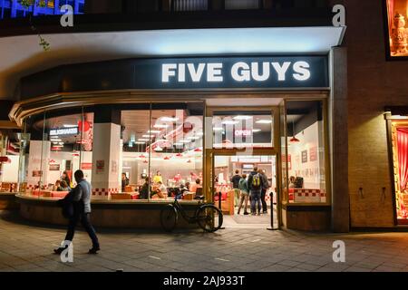 Fünf Jungs, Joachimsthaler Platz, Kurfürstendamm, Charlottenburg, Berlin, Deutschland Stockfoto