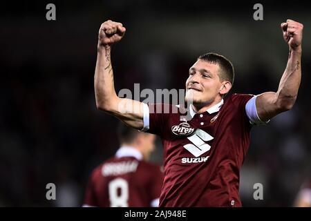 Turin, Italien. 8. August 2019: Andrea Belotti von Torino FC feiert nach dem Scoring ein Ziel während der UEFA Europa League dritte Qualifying Runde Fußballspiel zwischen Torino FC und FC Shakhtyor Soligorsk. Torino FC gewann 5-0 über FC Shakhtyor Soligorsk. Credit: Nicolò Campo/Alamy leben Nachrichten Stockfoto