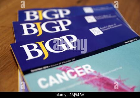 Allgemeine Ansicht von einem Haufen BJGP (British Journal of General Practice) Zeitschriften. PA-Foto. Bild Datum: Freitag, 3. Januar 2020. Photo Credit: Andrew Matthews/PA-Kabel Stockfoto