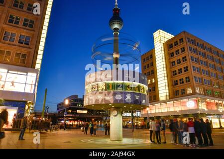 Weltzeituhr, Alexanderplatz, Mitte, Berlin, Deutschland Stockfoto