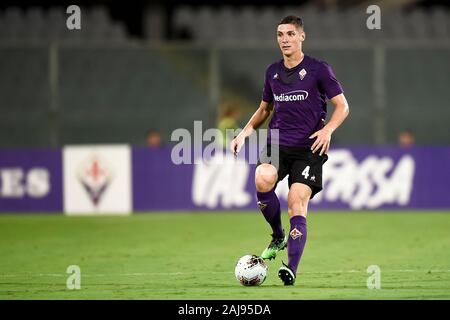 Florenz, Italien. 11. August 2019: Nikola Milenkovic von ACF Fiorentina in Aktion während der Vorsaison freundlich Fußballspiel zwischen ACF Fiorentina und Galatasaray SK. ACF Fiorentina gewann 4-1 über Galatasaray SK. Credit: Nicolò Campo/Alamy leben Nachrichten Stockfoto