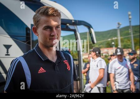 Villar Perosa, Turin, Italien. 14. August, 2019: Matthijs de Ligt von Juventus Turin kommt, bevor der Vorsaison Freundschaftsspiel zwischen FC Juventus und Juventus Turin U 19. FC Juventus gewann 3-1 über juventus U 19. Credit: Nicolò Campo/Alamy leben Nachrichten Stockfoto