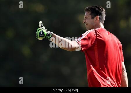 Villar Perosa, Turin, Italien. 14. August 2019: Gianluigi Buffon von Juventus Turin FC Gesten vor der Vorsaison Freundschaftsspiel zwischen FC Juventus und Juventus Turin U 19. FC Juventus gewann 3-1 über juventus U 19. Credit: Nicolò Campo/Alamy leben Nachrichten Stockfoto