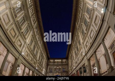 Blick auf den Uffizien in Florenz bei Nacht Stockfoto