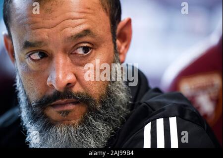 Turin, Italien. 21. August 2019: Nuno Espírito Santo, Cheftrainer der Wolverhampton Wanderers FC, spricht während einer Pressekonferenz am Vorabend der UEFA Europa League Playoff runde Fußballspiel zwischen Torino FC und Wolverhampton Wanderers FC. Credit: Nicolò Campo/Alamy leben Nachrichten Stockfoto