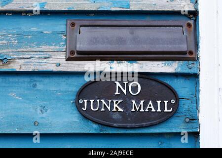 Briefkasten in St. John's, Neufundland und Labrador, Kanada. Ein Zeichen sagt "kein Junk-Mail". Stockfoto