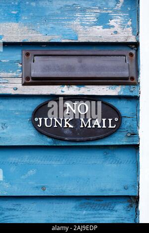 Briefkasten in St. John's, Neufundland und Labrador, Kanada. Ein Zeichen sagt "kein Junk-Mail". Stockfoto