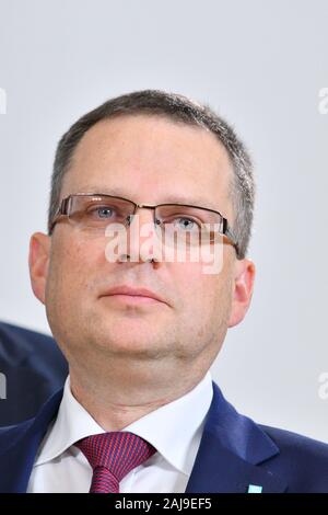 Wien, Österreich. 3. Januar 2020. Vorstand der ÖVP Federal Party zur Regierungsvereinbarung. Das Bild zeigt den Club-Vorsitzenden August Wöginger. Kredit: Franz Perc / Alamy Live News Stockfoto