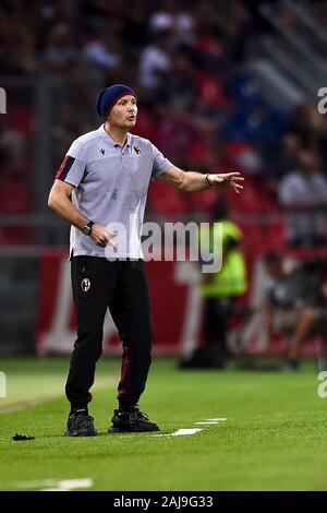 Bologna, Italien. 30. August 2019: Sinisa Mihajlovic, Cheftrainer des FC Bologna, Gesten während der Serie ein Fußballspiel zwischen FC Bologna und SPAL. FC Bologna gewann 1-0 über SPAL. Credit: Nicolò Campo/Alamy Nachrichten Stockfoto