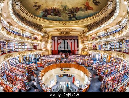 Architektonisches Wahrzeichen El Ateneo Grand Splendid, einem 100 Jahre alten Theater in einer Buchhandlung in Buenos Aires, Argentinien umgewandelt. Stockfoto
