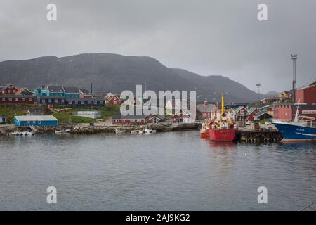 Qaqortoq ist die bevölkerungsreichste Stadt im südlichen Grönland, und Grönlands viertgrößte Stadt. Es ist eine Hafenstadt, und die Fischerei ist ein wichtiger Industriezweig. Stockfoto