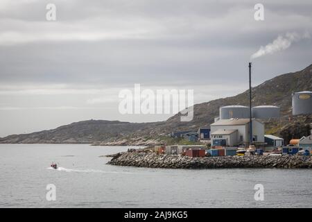 Qaqortoq ist die bevölkerungsreichste Stadt im südlichen Grönland, und Grönlands viertgrößte Stadt. Es ist eine Hafenstadt, und die Fischerei ist ein wichtiger Industriezweig. Stockfoto