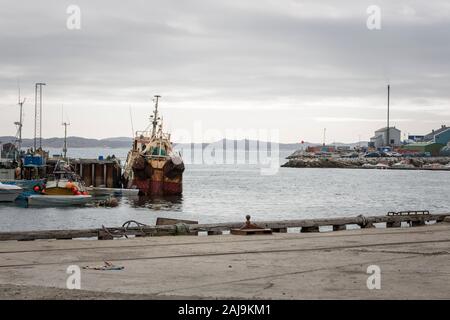 Qaqortoq ist die bevölkerungsreichste Stadt im südlichen Grönland, und Grönlands viertgrößte Stadt. Es ist eine Hafenstadt, und die Fischerei ist ein wichtiger Industriezweig. Stockfoto