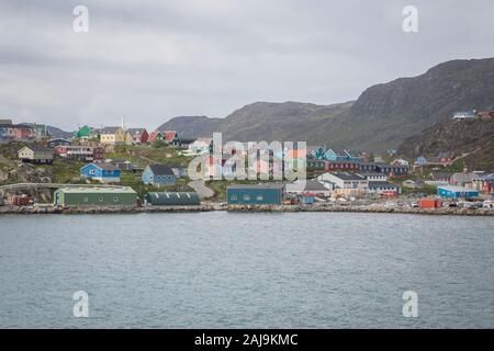 Qaqortoq ist die bevölkerungsreichste Stadt im südlichen Grönland, und Grönlands viertgrößte Stadt. Es ist eine Hafenstadt, und die Fischerei ist ein wichtiger Industriezweig. Stockfoto