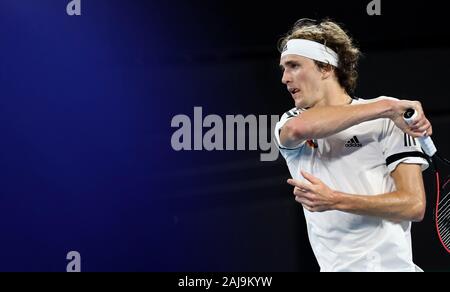 Brisbane, Australien. 3 Jan, 2020. Alexander Zverev in Deutschland liefert einen Schuß beim ATP-WM Gruppe F gegen Alex de Minaur in Australien in Brisbane, Australien, am Jan. 3, 2020. Credit: Bai Xuefei/Xinhua/Alamy leben Nachrichten Stockfoto