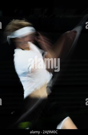 Brisbane, Australien. 3 Jan, 2020. Alexander Zverev in Deutschland liefert einen Schuß beim ATP-WM Gruppe F gegen Alex de Minaur in Australien in Brisbane, Australien, am Jan. 3, 2020. Credit: Bai Xuefei/Xinhua/Alamy leben Nachrichten Stockfoto