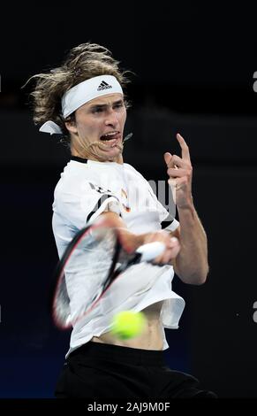 Brisbane, Australien. 3 Jan, 2020. Alexander Zverev in Deutschland liefert einen Schuß beim ATP-WM Gruppe F gegen Alex de Minaur in Australien in Brisbane, Australien, am Jan. 3, 2020. Credit: Bai Xuefei/Xinhua/Alamy leben Nachrichten Stockfoto
