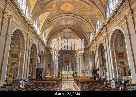 BOLOGNA, Italien - 18 April 2018: Das kirchenschiff der barocken Kirche Chiesa di San Benedetto. Stockfoto