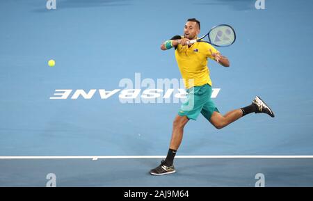 Brisbane, Australien. 3 Jan, 2020. Nick Kyrgios von Australien gibt einen Schuß während die ATP-WM Gruppe F gegen Jan-Lennard Struff Deutschlands in Brisbane, Australien, am Jan. 3, 2020. Credit: Bai Xuefei/Xinhua/Alamy leben Nachrichten Stockfoto