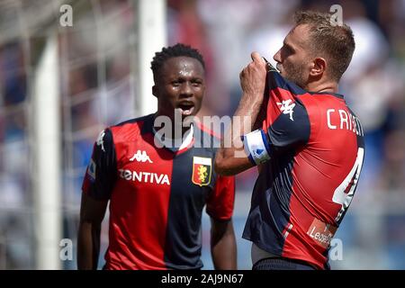 Genua, Italien. 15 September, 2019: Domenico Criscito (R) von Genua CFC feiert nach dem Scoring ein Ziel während der Serie ein Fußballspiel zwischen Genua CFC und Atalanta BC. Atalanta BC gewann 2-1 über Genua CFC. Credit: Nicolò Campo/Alamy leben Nachrichten Stockfoto