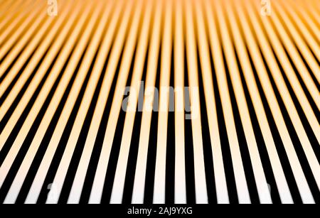 Parallel wiederholendes Muster aus weißen und orangefarbenen Schatten Stockfoto