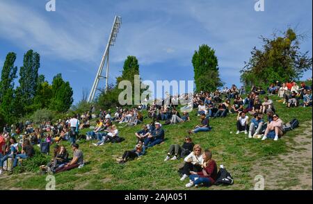 "Menschen im Mauerpark, Prenzlauer Berg, Pankow, Berlin, Deutschland Stockfoto