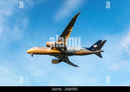 Aeromexico Boeing 787 Dreamliner Registrierung N782 bin Landung bei Sonnenuntergang auf dem 29. Dezember 2019 am Londoner Flughafen Heathrow, Middlesex, Großbritannien Stockfoto