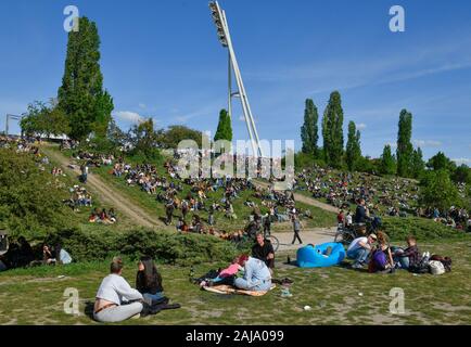 "Menschen im Mauerpark, Prenzlauer Berg, Pankow, Berlin, Deutschland Stockfoto