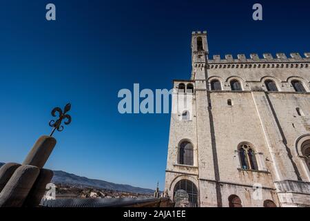 Der Palazzo dei Consoli in Piazza Grande befindet, stellt eine der eindrucksvollsten öffentlichen Gebäuden in Italien in Gubbio, mittelalterliche Stadt in Umbri Stockfoto