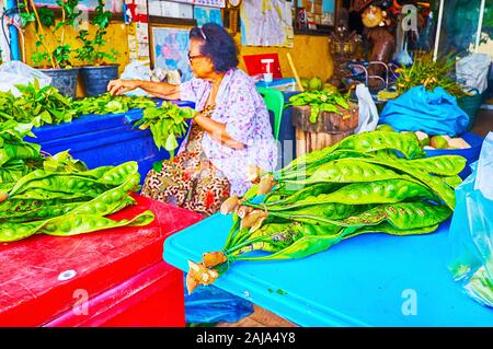 PATONG BEACH, Thailand - 30 april, 2019: Einrichtung von pflanzlichen Stall von Patong Markt mit grünen und große Bohnen stinken, am 30. April in Patong Stockfoto