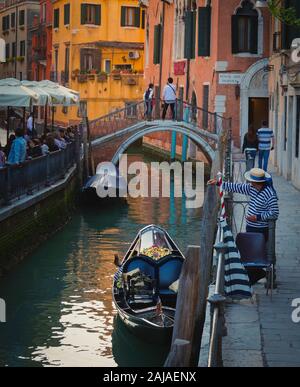 Ponte de Diavolo, oder Devil's Bridge, auf dem Rio di San Provoio, Venedig, Provinz Venedig, Region Venetien, Italien. Venedig ist ein UNESCO Weltkulturerbe Stockfoto