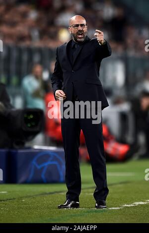 Turin, Italien. 1. Oktober, 2019: Peter Bosz, Leiter Trainer von Bayer Leverkusen, Gesten während der UEFA Champions League zwischen Juventus FC und Bayer Leverkusen. FC Juventus gewann 3-0 über Bayer Leverkusen. Credit: Nicolò Campo/Alamy leben Nachrichten Stockfoto