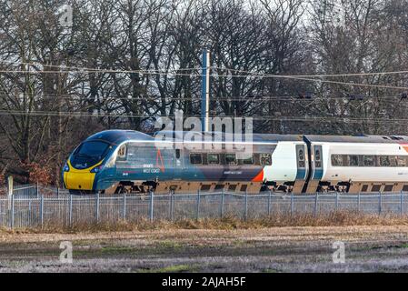 Avanti pendolino Klasse 390 im neuen Gewand auf der West Coast Main Line. Stockfoto