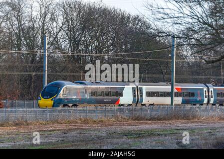 Avanti pendolino Klasse 390 im neuen Gewand auf der West Coast Main Line. Stockfoto