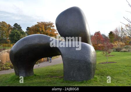 Wisley Gardens, UK - Dezember 2019: Skulpturen und Winter Lights an RHS Gärten. Stockfoto