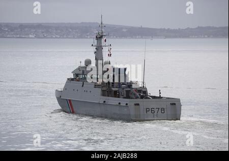 Das französische Offshore-Patrouillenschiff FS PLUVIER der Flamant-Klasse verlässt den Marinestützpunkt Portsmouth nach einem 4-tägigen Besuch Stockfoto