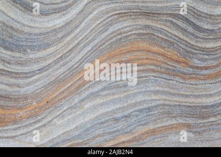 Abstrakte Muster, Formen und Linien in den weichen pastellfarbenen Felsen bei Spittal Strand, Northumberland - geologische Rock Art, North East England. Stockfoto