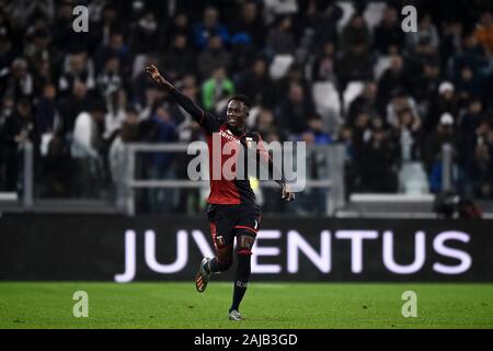 Turin, Italien - 30 Oktober, 2019: Christian Kouame von Genua CFC feiert nach dem Scoring ein Ziel während der Serie ein Fußballspiel zwischen Juventus Turin und Genua CFC. FC Juventus gewann 2-1 über Genua CFC. Credit: Nicolò Campo/Alamy leben Nachrichten Stockfoto