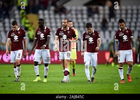 Turin, Italien, 27. Oktober, 2019: Die Spieler von Torino FC sind am Ende der Serie enttäuscht ein Fußballspiel zwischen Torino FC und Cagliari Calcio. Das Match endete mit einem 1-1 Unentschieden. Credit: Nicolò Campo/Alamy leben Nachrichten Stockfoto