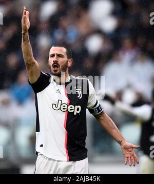 Turin, Italien - 01. Dezember 2019: Leonardo Bonucci von Juventus Turin FC reagiert während der Serie ein Fußballspiel zwischen FC Juventus und US Sassuolo. Das Spiel endete mit einem 2:2. Credit: Nicolò Campo/Alamy leben Nachrichten Stockfoto