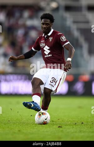 Turin, Italien, 27. Oktober, 2019: Ola Aina von Torino FC in Aktion während der Serie ein Fußballspiel zwischen Torino FC und Cagliari Calcio. Das Match endete mit einem 1-1 Unentschieden. Credit: Nicolò Campo/Alamy leben Nachrichten Stockfoto